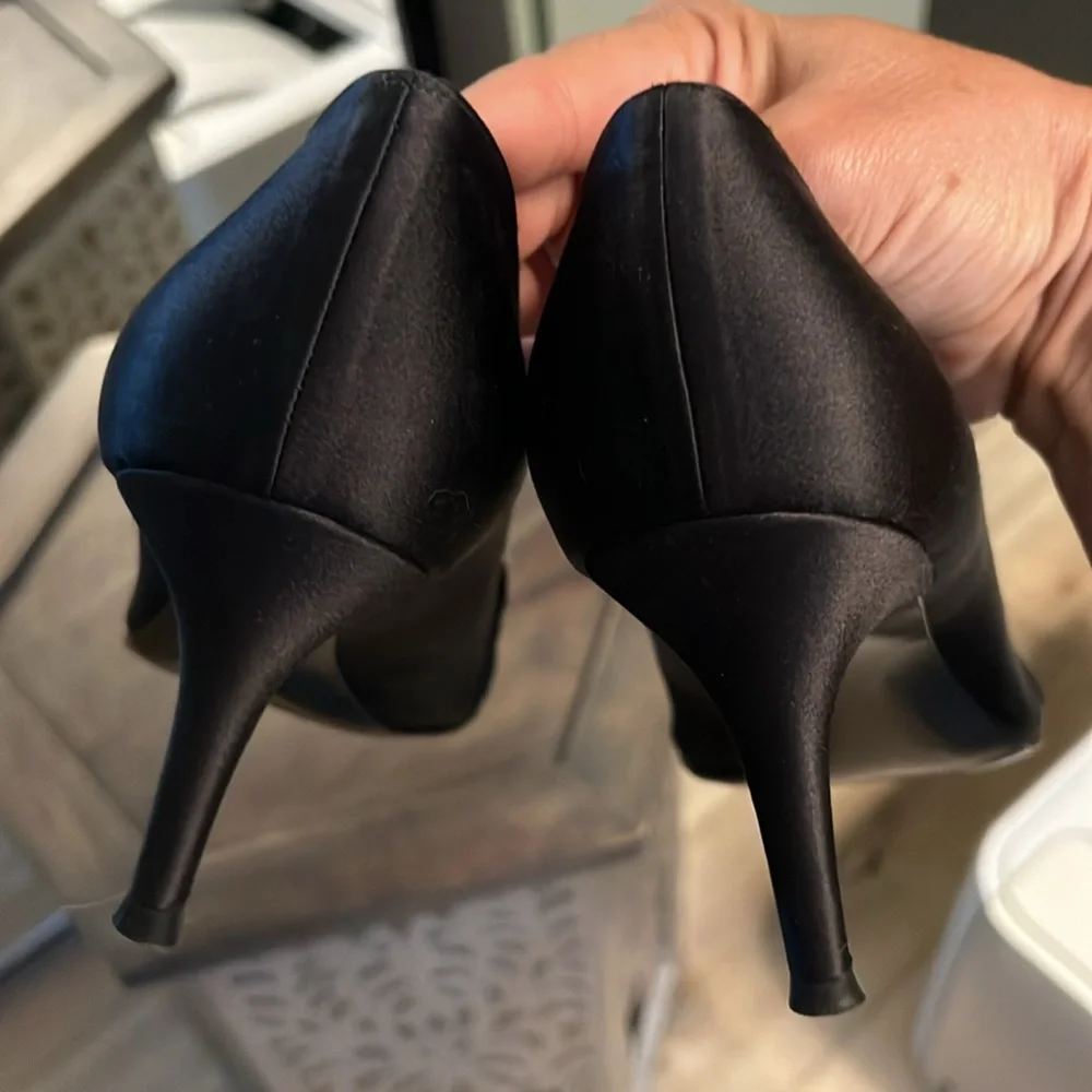 🛑 1 hour sale. Stuart Weitzman, black crochet heels, 9.5 - Picture 11 of 11